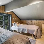 4 Bedroom Gorgeous In Casa vacanze