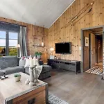 4 Bedroom Gorgeous In Casa vacanze
