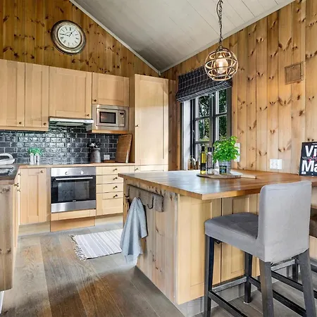 4 Bedroom Gorgeous In 펜션 레울란